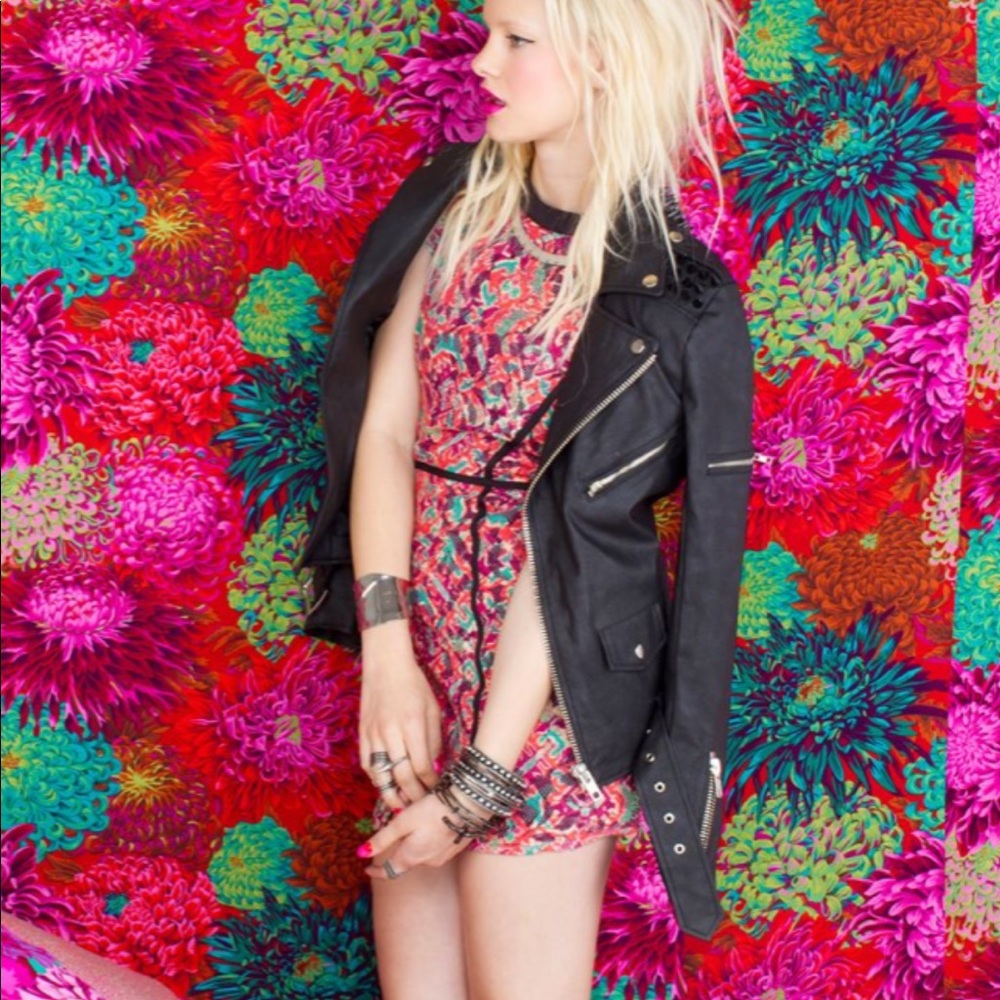 ☀️2/$20 Shakuhachi Deco Lace Overlay Mini Dress - Picture 4 of 15